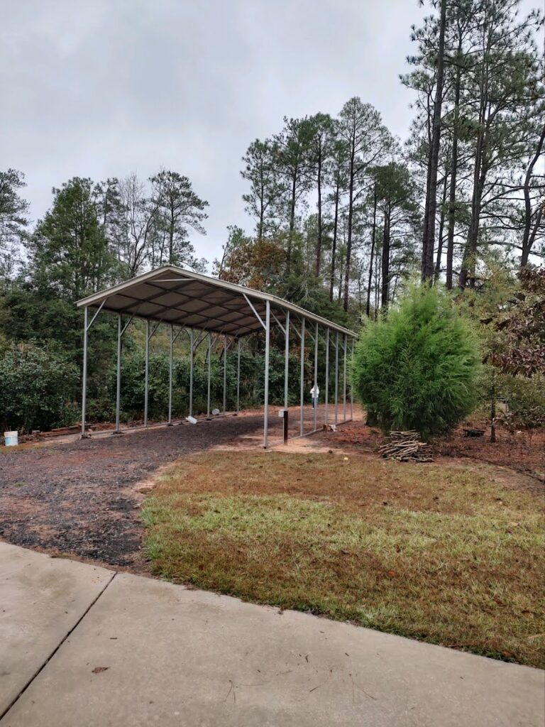 A metal structure is in the middle of a yard.